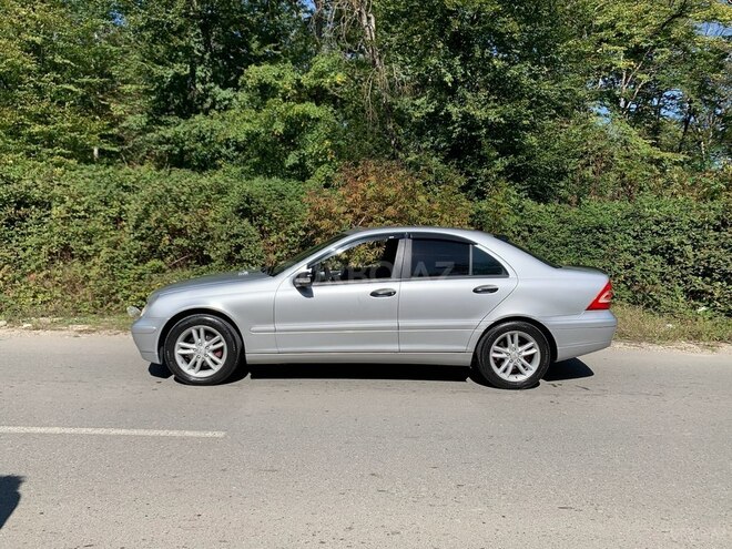 Mercedes C 200 2001, 299,000 km - 2.0 l - Qusar