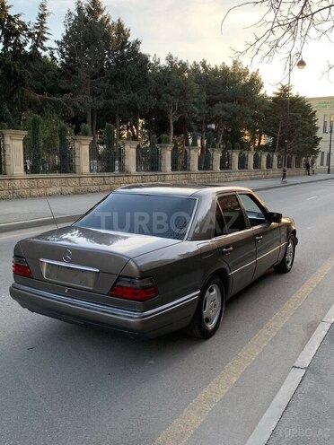 Mercedes E 200 1994, 210,000 km - 2.0 l - Bakı