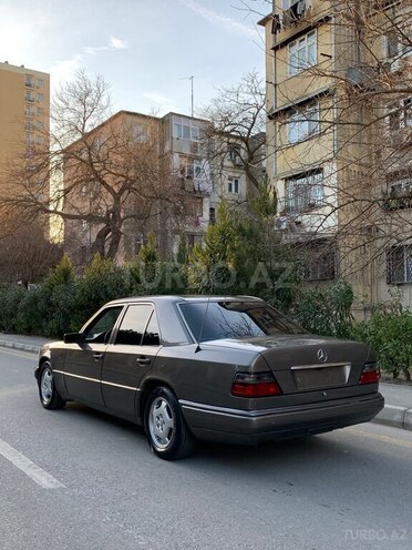 Mercedes E 200 1994, 210,000 km - 2.0 l - Bakı