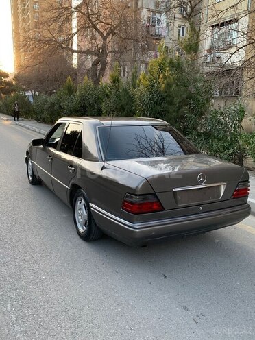 Mercedes E 200 1994, 210,000 km - 2.0 l - Bakı