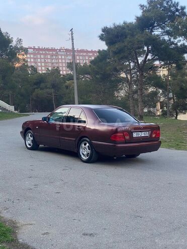 Mercedes E 230 1996, 335,000 km - 2.3 л - Bakı