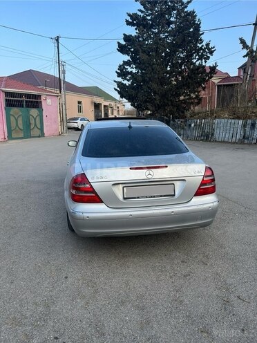 Mercedes E 220 2003, 326,000 km - 2.2 l - Bakı