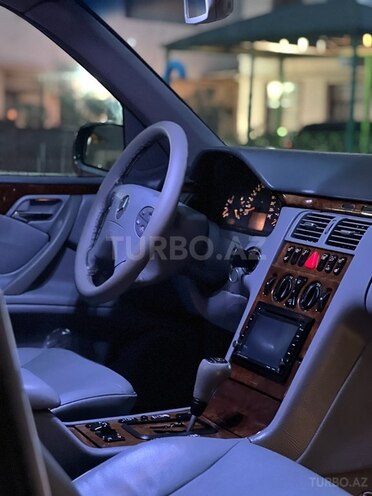 Mercedes E 240 2000, 430,000 km - 2.6 l - Bakı