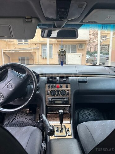 Mercedes E 220 2000, 296,000 km - 2.2 л - Bakı