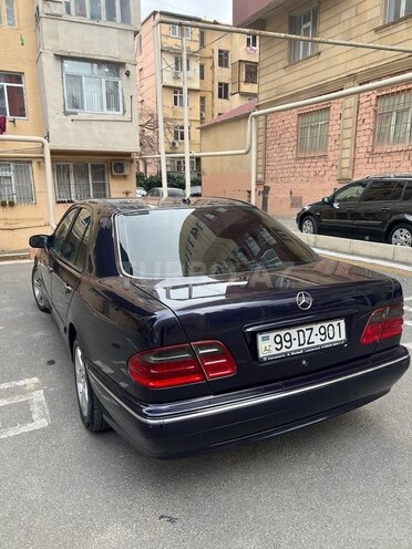 Mercedes E 220 2000, 296,000 km - 2.2 л - Bakı