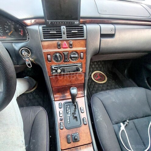 Mercedes E 220 1997, 377,000 km - 2.2 l - Gəncə