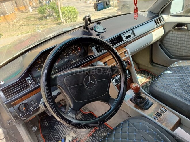 Mercedes E 230 1991, 476,000 km - 2.3 l - Sabirabad