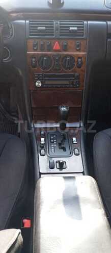 Mercedes E 240 1997, 369,000 km - 2.4 л - Bərdə