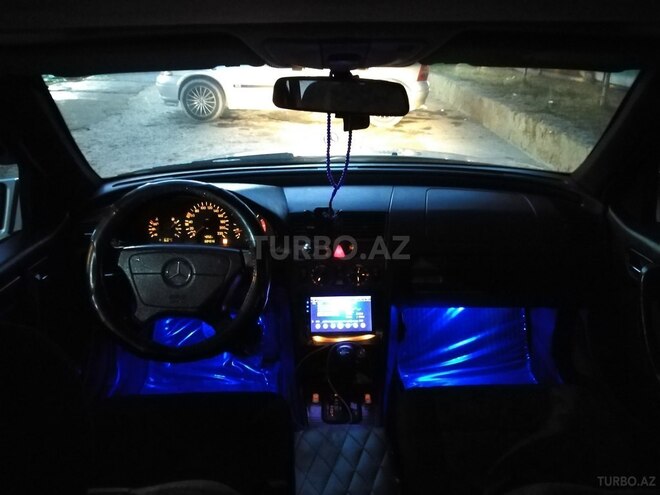 Mercedes C 220 1999, 235,000 km - 2.2 l - Bakı