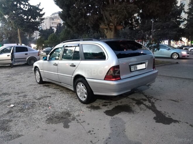 Mercedes C 220 1999, 235,000 km - 2.2 l - Bakı