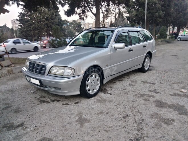 Mercedes C 220 1999, 235,000 km - 2.2 l - Bakı
