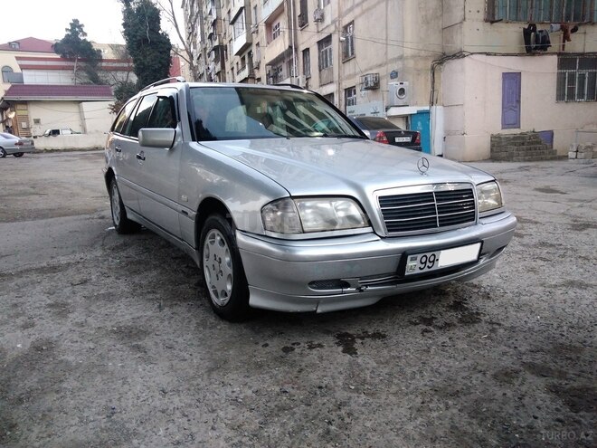 Mercedes C 220 1999, 235,000 km - 2.2 l - Bakı