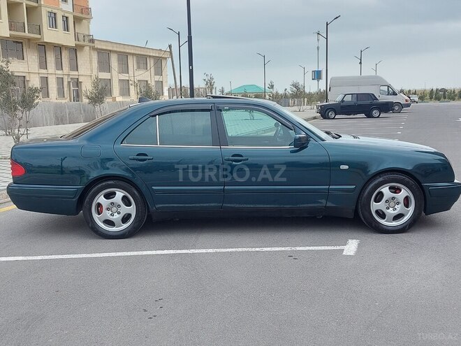 Mercedes E 240 1999, 218,000 km - 2.4 l - Sumqayıt
