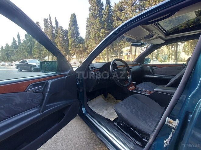 Mercedes E 240 1999, 218,000 km - 2.4 l - Sumqayıt