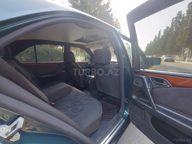 Mercedes E 240 1999, 218,000 km - 2.4 l - Sumqayıt