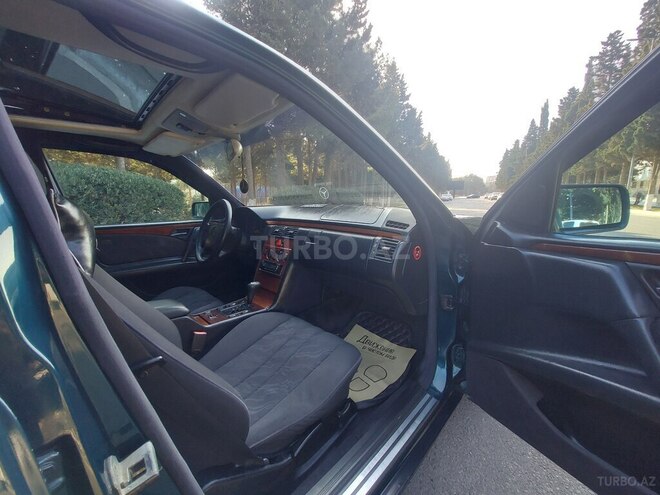 Mercedes E 240 1999, 218,000 km - 2.4 l - Sumqayıt