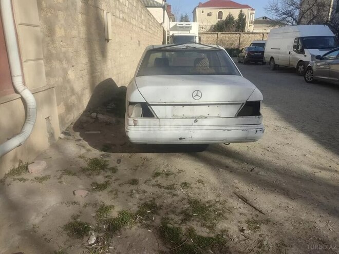 Mercedes E 200 1992, 300,000 km - 2.0 l - Bakı