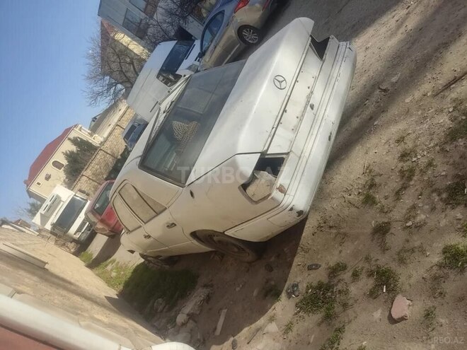 Mercedes E 200 1992, 300,000 km - 2.0 l - Bakı