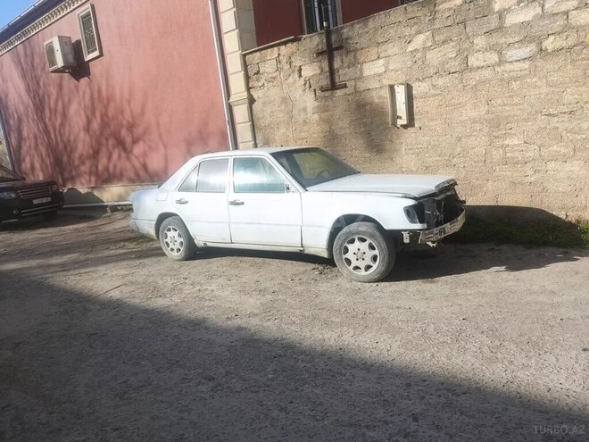 Mercedes E 200 1992, 300,000 km - 2.0 l - Bakı