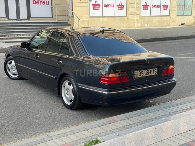 Mercedes E 240 2001, 278,412 km - 2.4 l - Sumqayıt