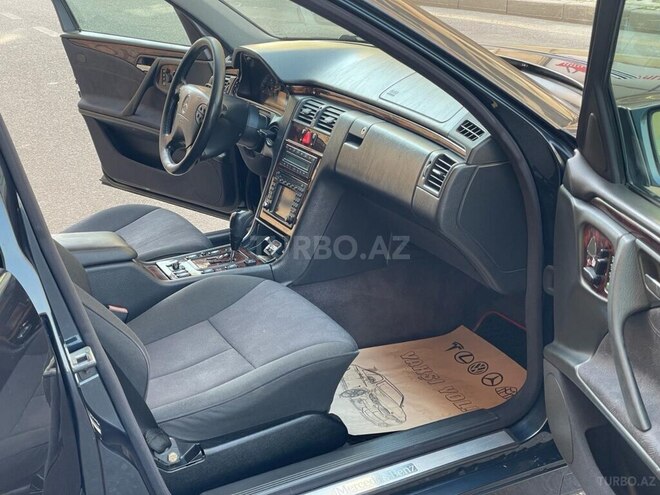Mercedes E 240 2001, 278,412 km - 2.4 l - Sumqayıt
