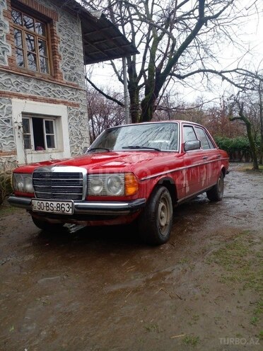Mercedes  1984, 257,368 km - 2.0 l - Zaqatala