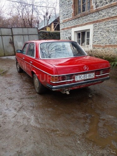 Mercedes  1984, 257,368 km - 2.0 l - Zaqatala