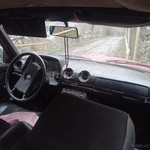 Mercedes  1984, 257,368 km - 2.0 l - Zaqatala