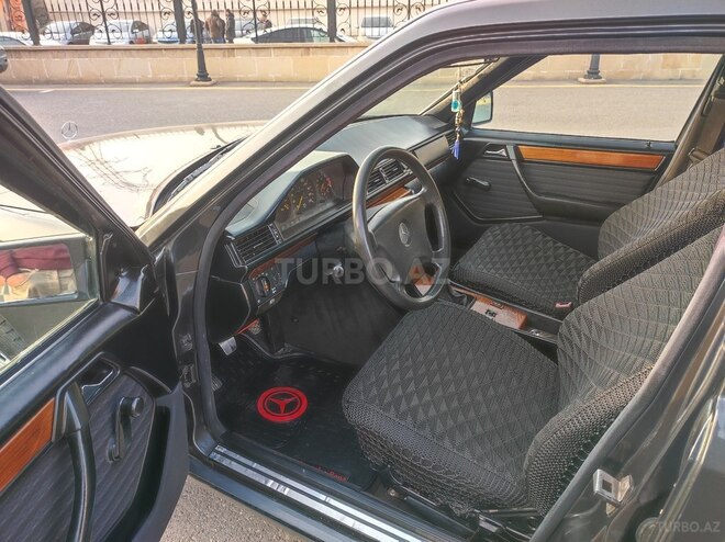 Mercedes E 200 1992, 218,222 km - 2.0 l - Bakı
