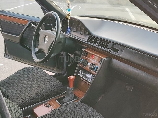 Mercedes E 200 1992, 218,222 km - 2.0 l - Bakı