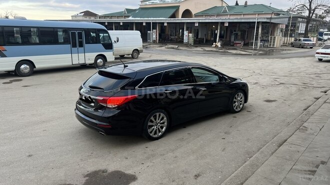 Hyundai i40 2011, 201,000 km - 1.7 л - Quba