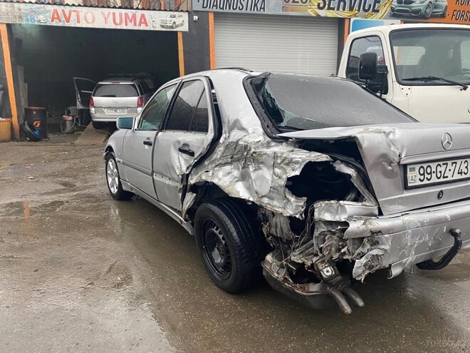 Mercedes C 220 1999, 254,231 km - 2.2 l - Bakı