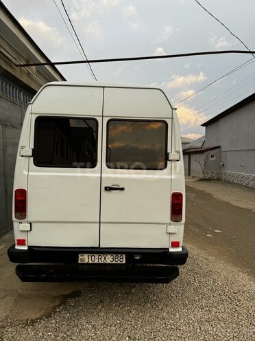 Mercedes 410 D 1993, 380,000 km - 2.9 l - Quba