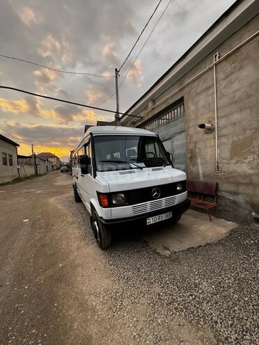 Mercedes 410 D 1993, 380,000 km - 2.9 l - Quba