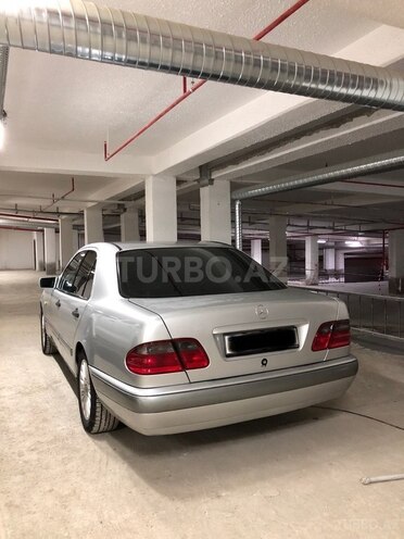 Mercedes E 240 1999, 415,000 km - 2.4 l - Bakı