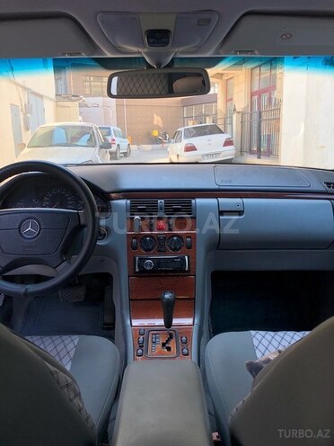 Mercedes E 240 1999, 415,000 km - 2.4 l - Bakı