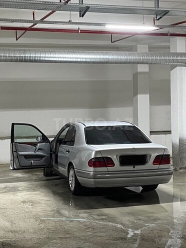 Mercedes E 240 1999, 415,000 km - 2.4 l - Bakı
