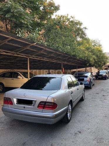 Mercedes E 240 1999, 415,000 km - 2.4 l - Bakı