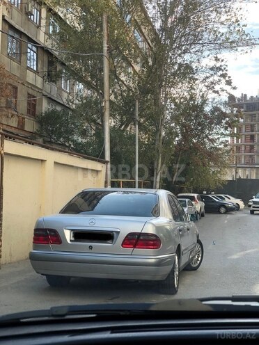 Mercedes E 240 1999, 415,000 km - 2.4 l - Bakı
