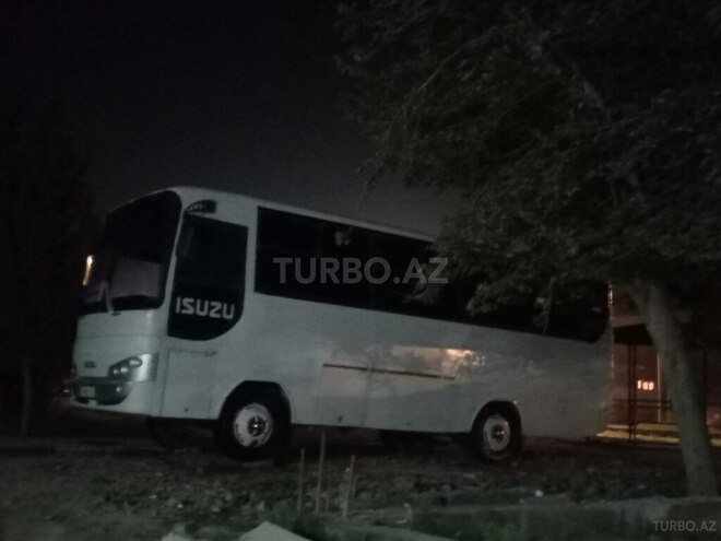 Isuzu MD 22 B 1999, 960,000 km - 3.9 л - Salyan