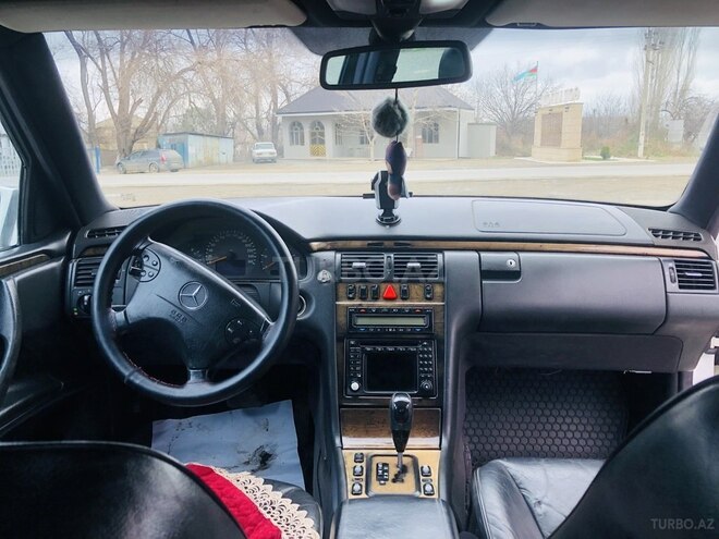 Mercedes E 270 1999, 488,536 km - 2.7 l - Goranboy