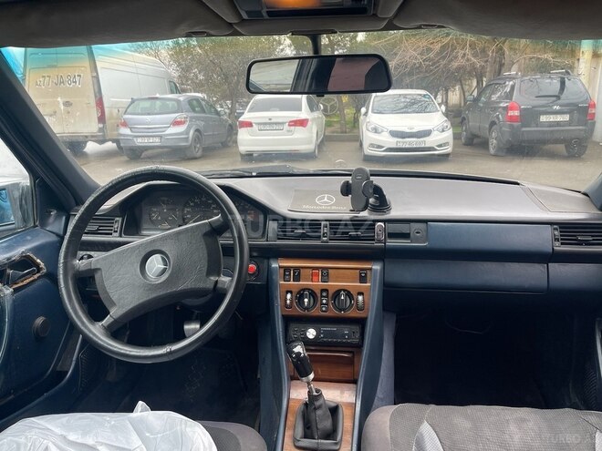 Mercedes E 200 1986, 255,000 km - 2.0 l - Bakı
