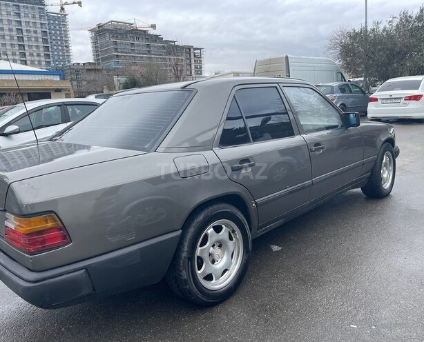 Mercedes E 200 1986, 255,000 km - 2.0 l - Bakı