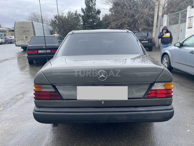 Mercedes E 200 1986, 255,000 km - 2.0 l - Bakı