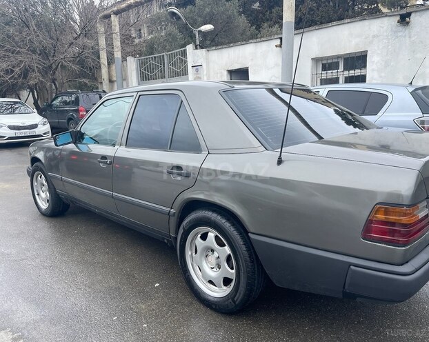 Mercedes E 200 1986, 255,000 km - 2.0 l - Bakı