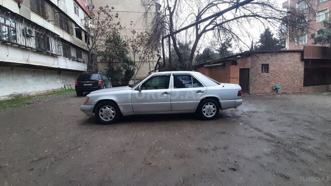 Mercedes E 220 1993, 358,963 km - 2.2 l - Bakı