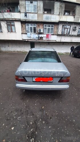 Mercedes E 220 1993, 358,963 km - 2.2 l - Bakı