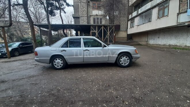 Mercedes E 220 1993, 358,963 km - 2.2 l - Bakı