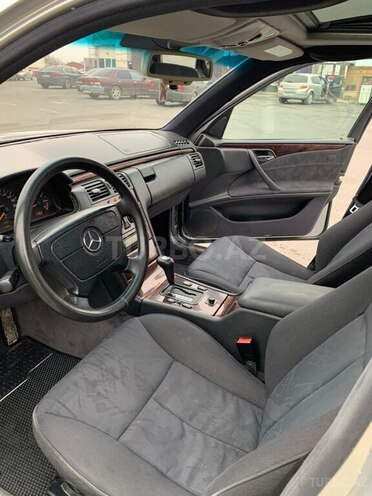 Mercedes E 230 1996, 229,000 km - 2.3 l - Bakı