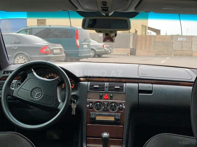 Mercedes E 230 1996, 229,000 km - 2.3 l - Bakı